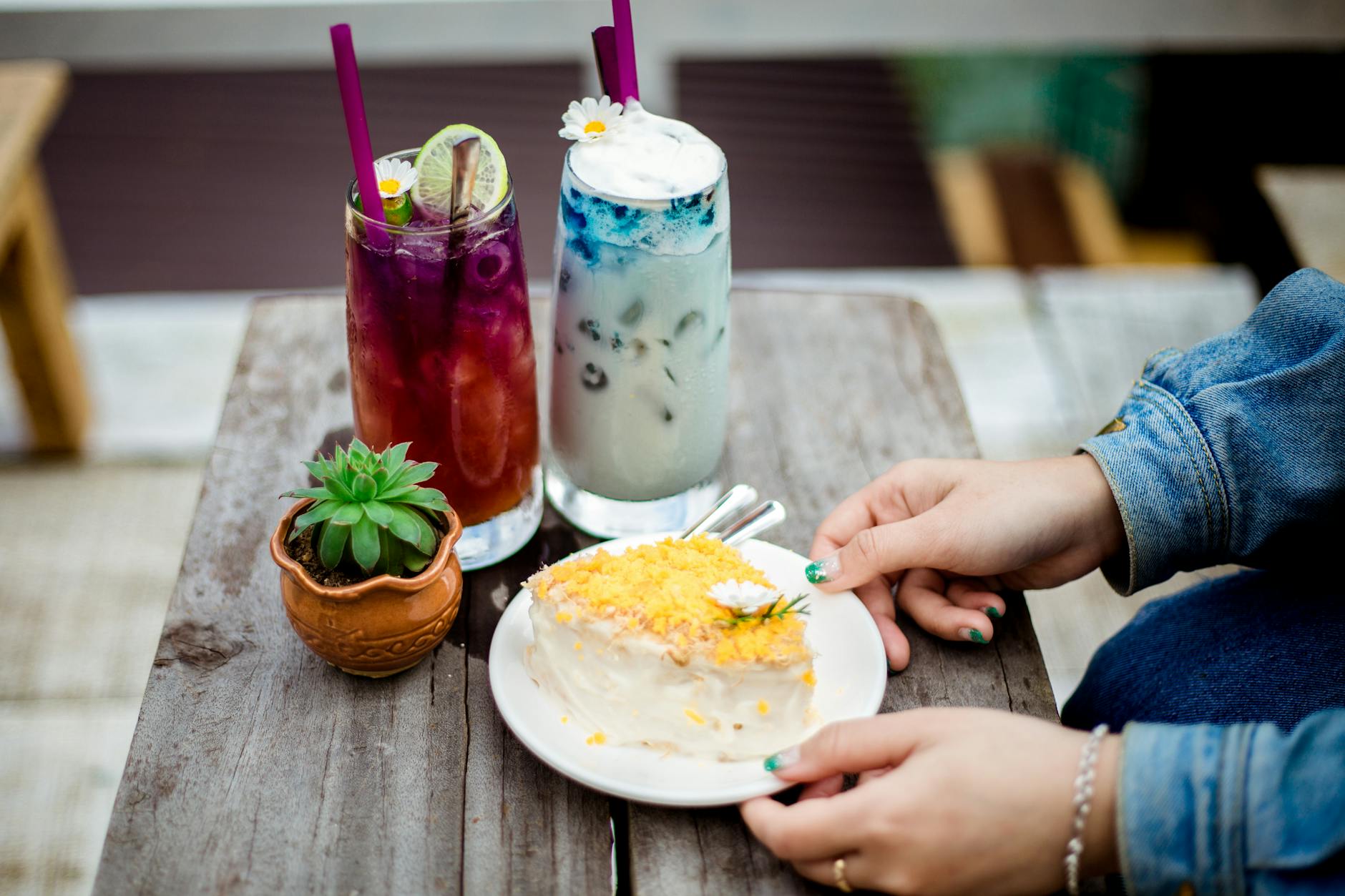 Thai Iced Tea vs Coffee: Bangkok's Best Brews Battle