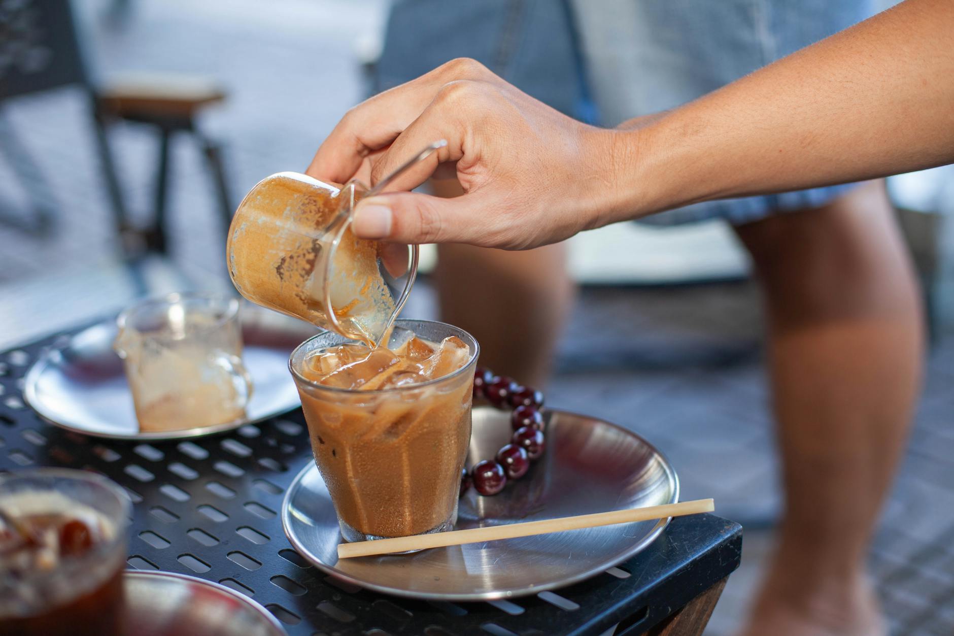 Thai Iced Tea vs Iced Coffee: Bangkok's Ultimate Showdown